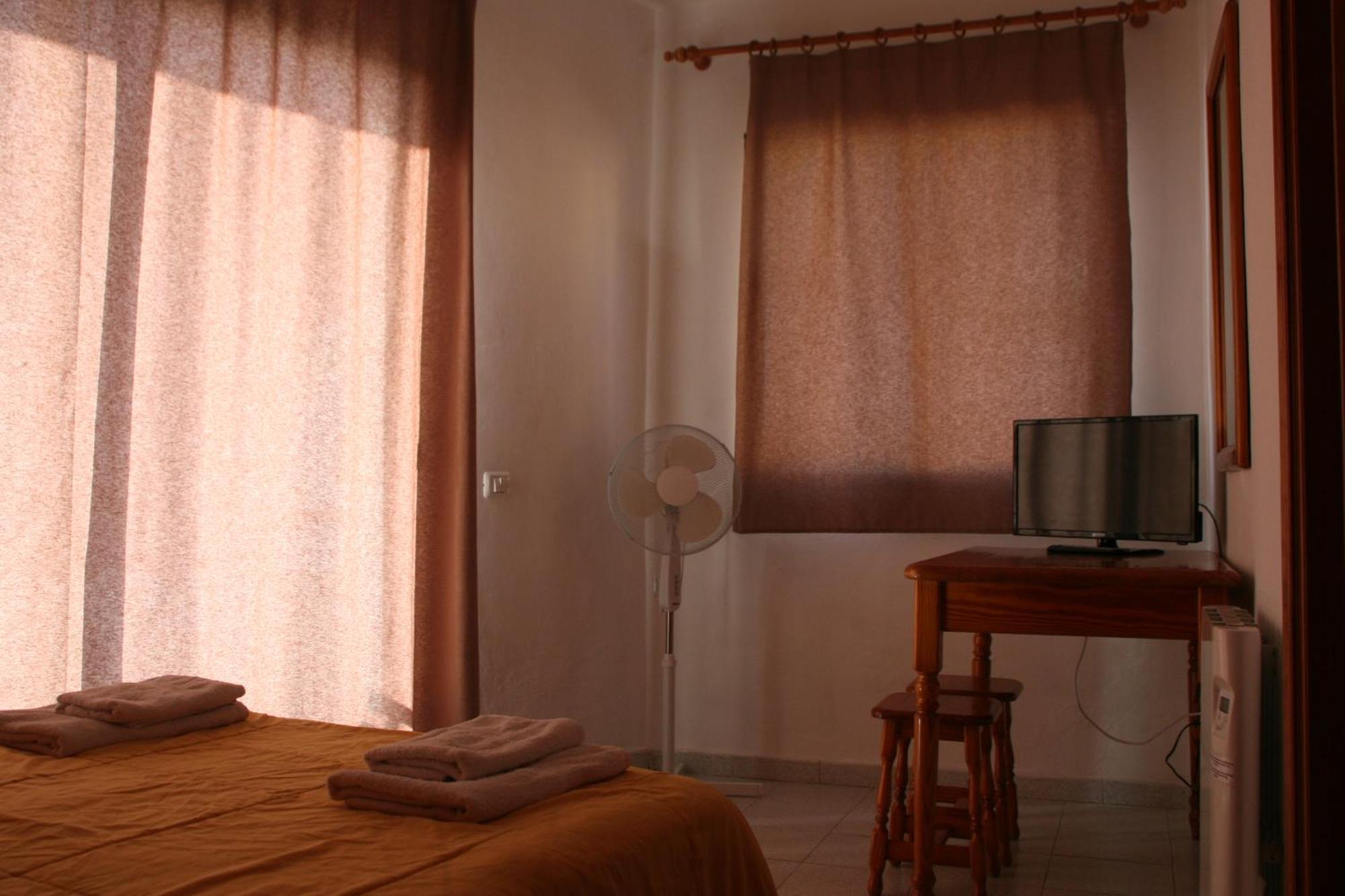 פואנקאליינטה דה לה פלמה La Palma Hostel By Pension Central חדר תמונה